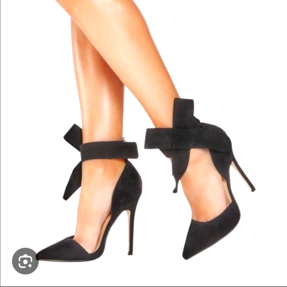 JustFab Black Bow Accent Heels